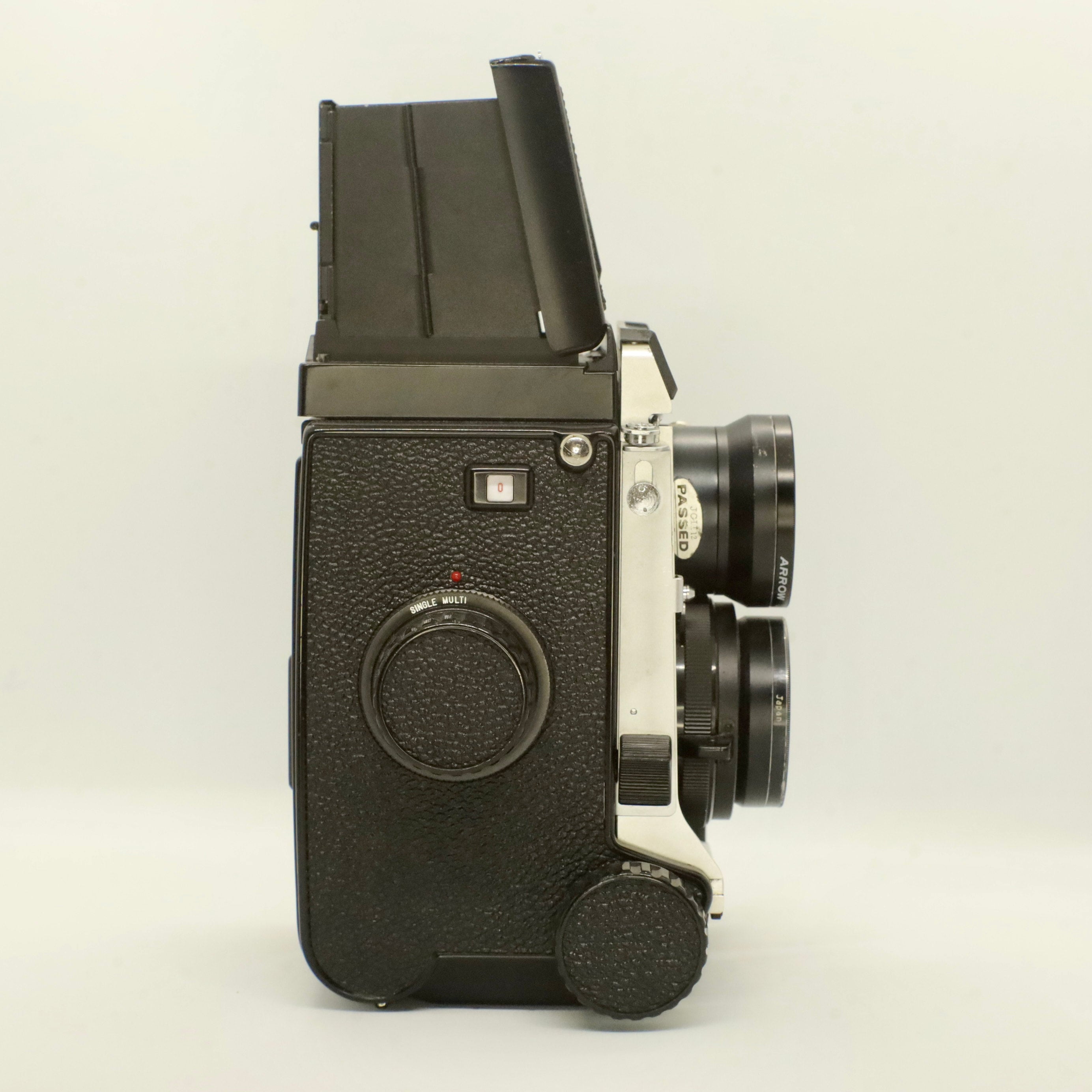 Mamiya C220 professional + 80mm f2.8 | Viva La Film